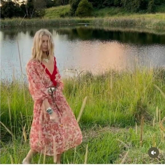 NWT Chasing Unicorns Veronica Silk Midi Dress Ochre
Paisley Sz M - Picture 3 of 5